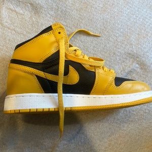 Nike air Jordan retro pollen *MOVING,MUST GO*